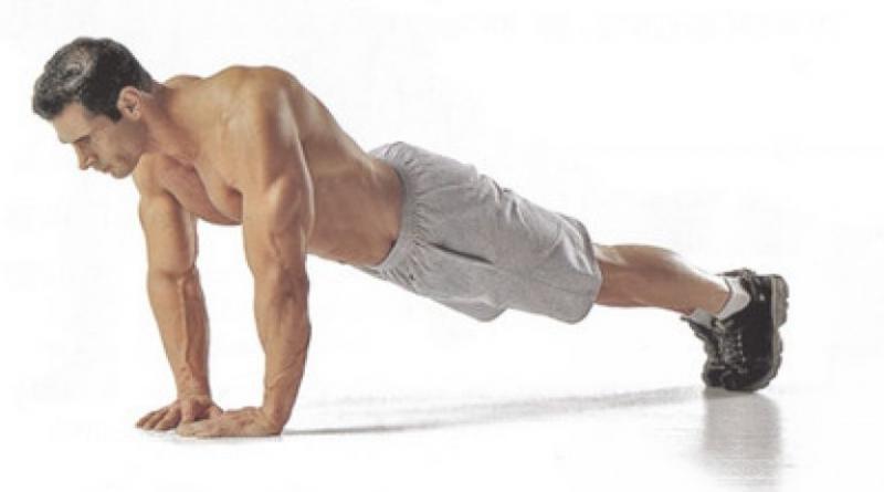 Cvičenie na precvičenie triceps brachii doma pre mužov a ženy